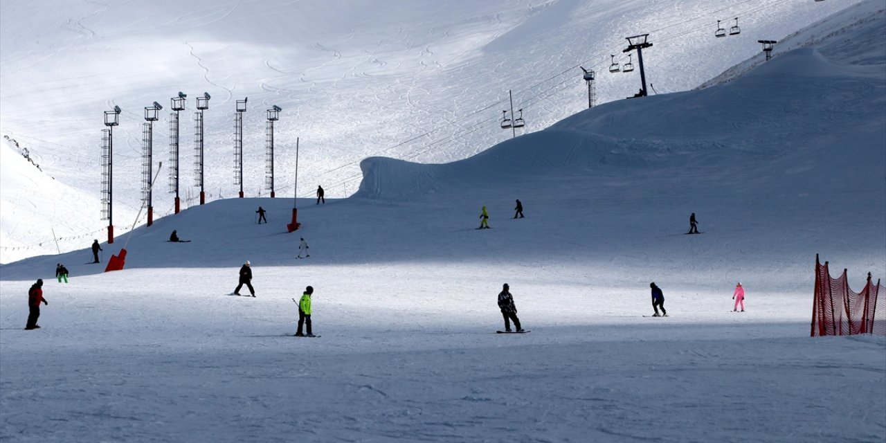 Kayak Merkezlerinde En Fazla Kar Kalınlığı 55 Santimetreyle Palandöken'de Ölçüldü