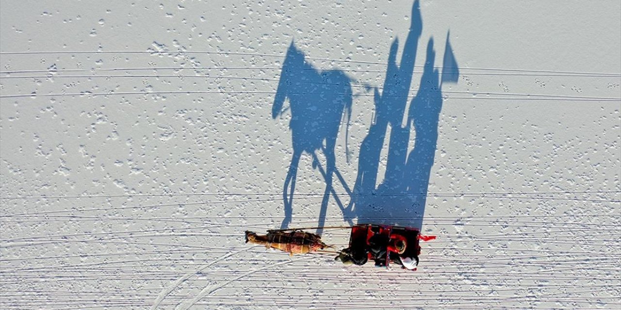 Kısmen Donan Çıldır Gölü'nde Atlı Kızak Heyecanı Başladı