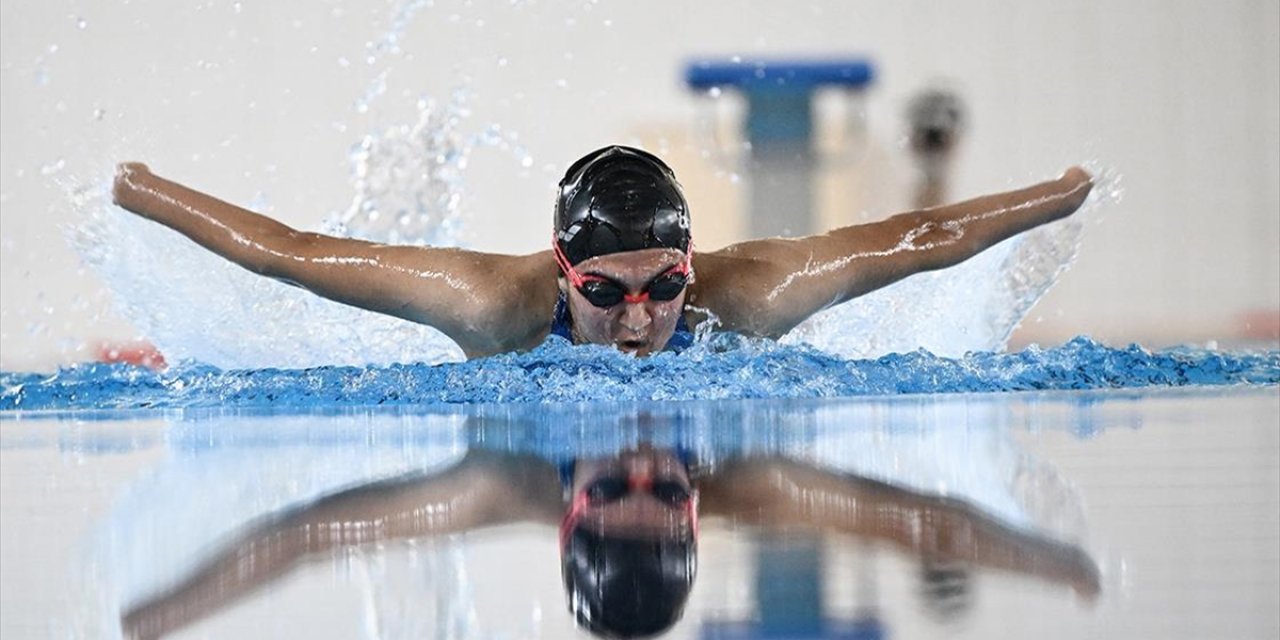 Sudan Korkan Engelli Genç Kız, Yüzmede 48 Madalya Kazandı