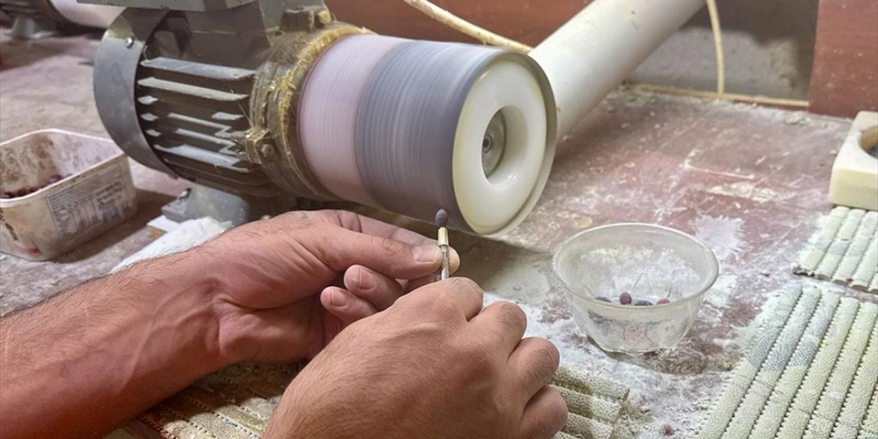 Mermer ve Oniks Taşı Hükümlülerin Elinde Takı ve Hediyelik Eşyaya Dönüşüyor