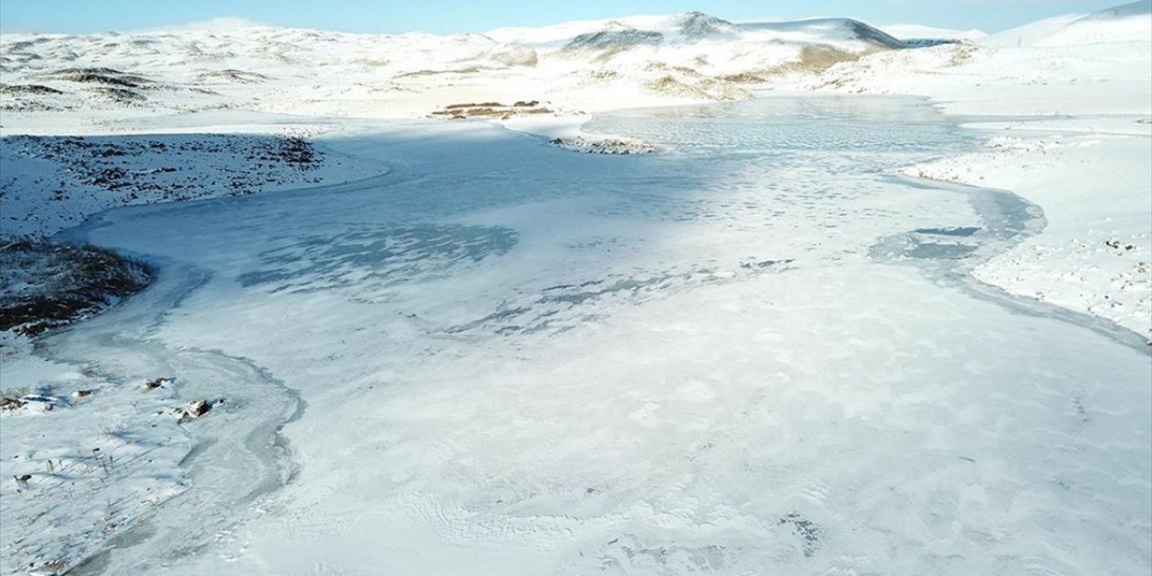 Ağrı'daki Derecek Barajı Buzla Kaplandı