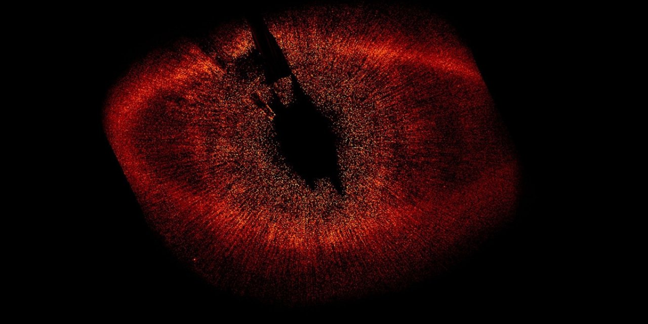 Hubble Uzay Teleskobu, İki Kozmik Çarpışmadan Kalan Tozlu Kalıntıları Tespit Etti