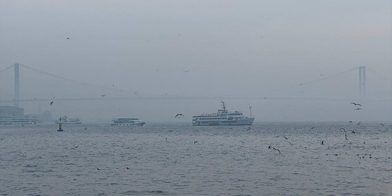 İstanbul ve Çanakkale Boğazı'nda Sis Etkili Oldu