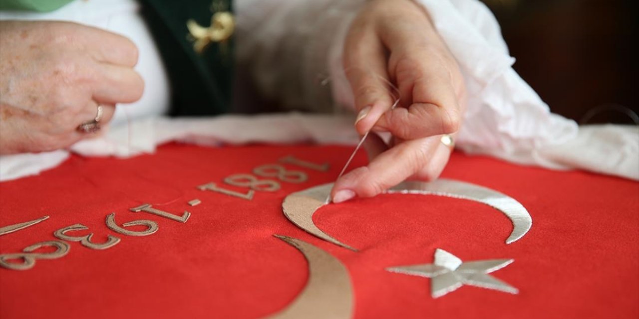 Ailesinden Öğrendiği Sim Sırma Sanatını Geleneksel Usullerle Yaşatıp Geleceğe Taşıyor