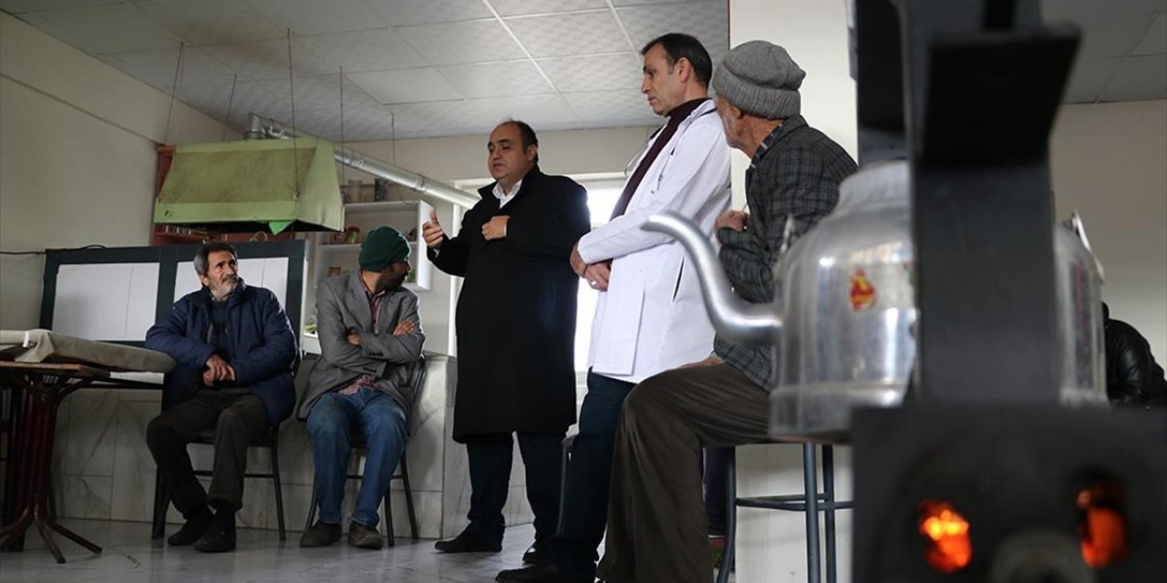 Gönüllü Doktor ve Gençler Sağlık Taraması ve İlk Yardım Eğitimi İçin Köy Yollarında