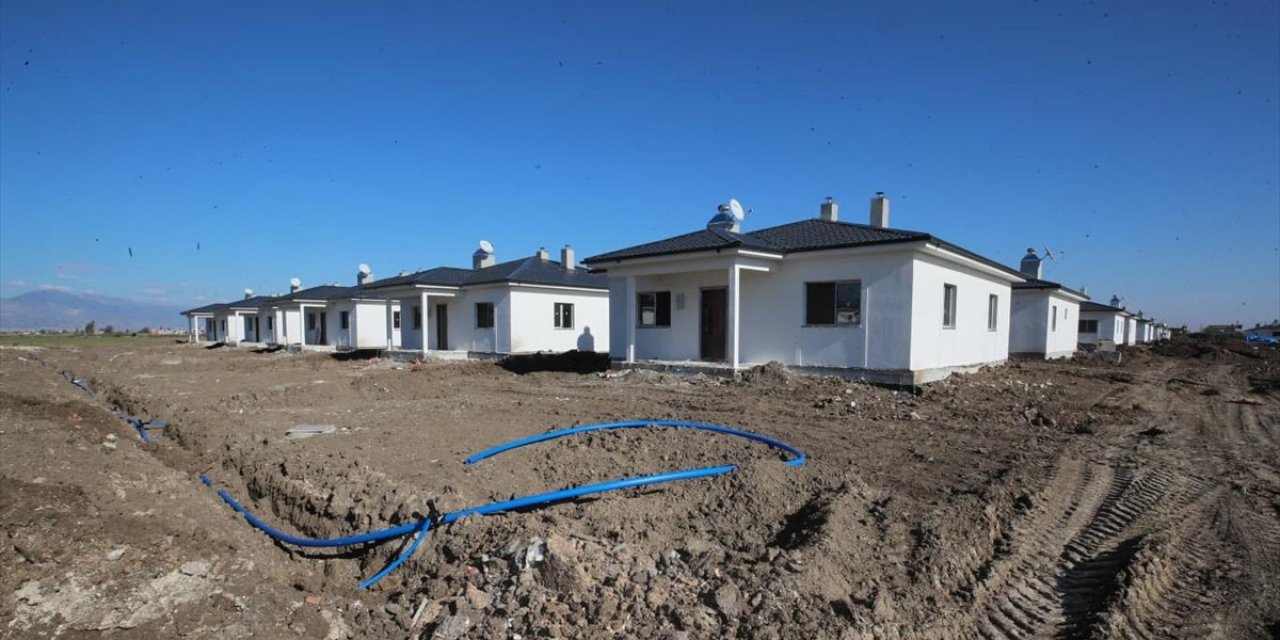 Hatay'da Kırsal Deprem Konutlarının Yapımı Sürüyor