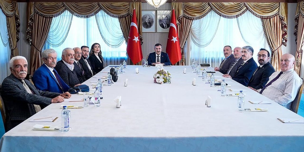 Cumhurbaşkanı Yardımcısı Yılmaz, Alevi-bektaşi Kültür ve Cemevi Başkanı Ersin'i Kabul Etti