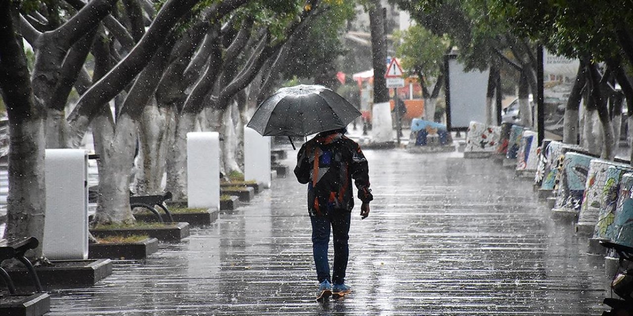 Meteorolojiden Türkiye'nin Bazı Bölgeleri İçin Kuvvetli Yağış İle Fırtına Uyarısı
