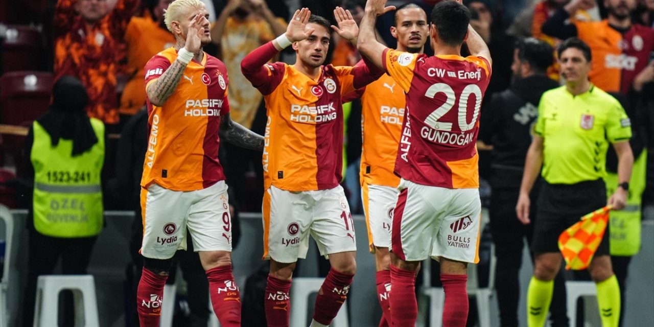 Galatasaray, Süper Lig'de İlk Yarıyı Lider Bitirdi