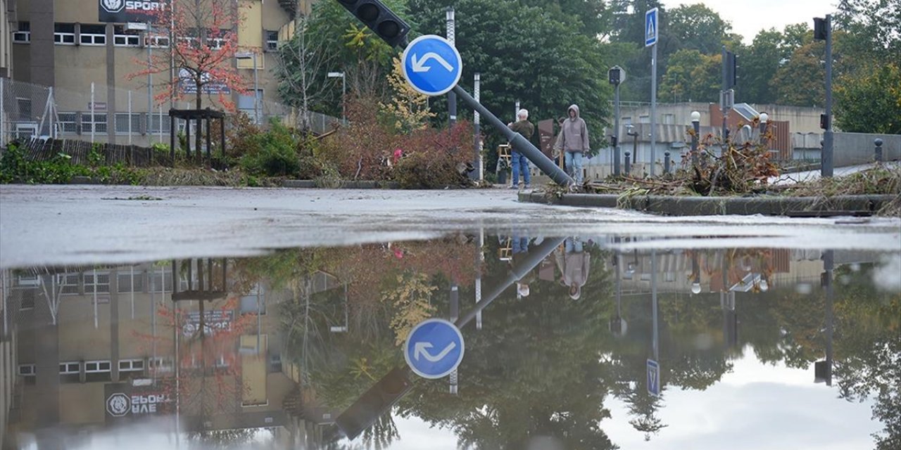 Fransa'nın Güneyinde Şiddetli Yağışlar Nedeniyle Turuncu Alarm Verildi