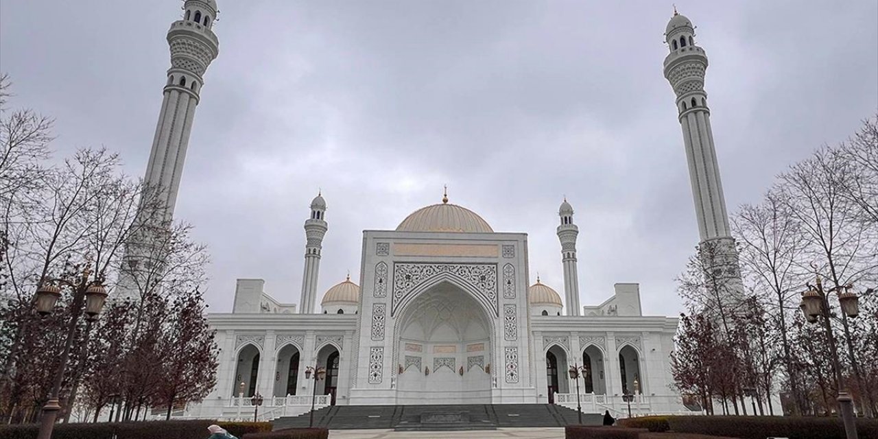 Rusya’da Mimarisiyle Öne Çıkan "Müslümanların Gururu" Camisi Ziyaretçilerin İlgi Odağı