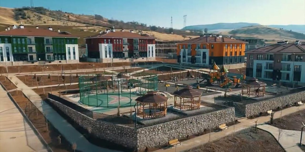 Bakan Kurum'dan Deprem Bölgesi İçin "Tohum" Filmi Paylaşımı