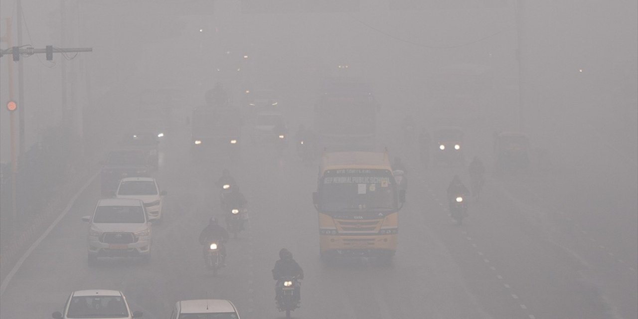 Hindistan'da Hava Kirliliğinin Yol Açtığı Sis, Uçuşlarda Aksaklıklara Neden Oldu