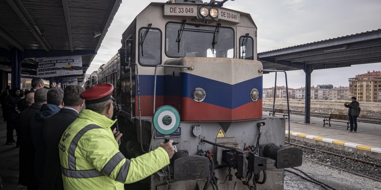 Yeni Sezonun İlk Seferine Çıkan Turistik Doğu Ekspresi Erzurum'a Ulaştı