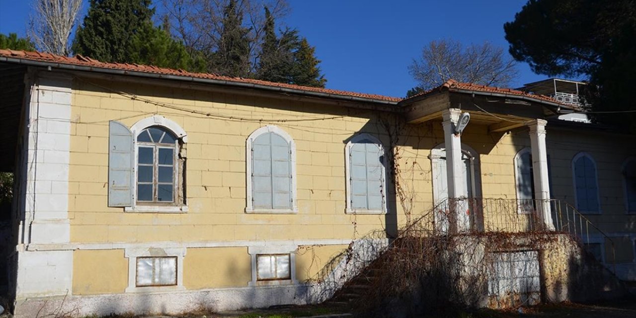 Demirci'nin Halıcılık Geleneği 120 Yıllık Okulda Yaşatılacak