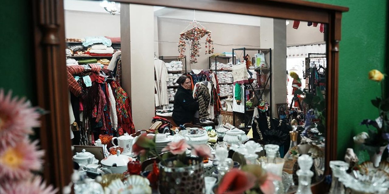 Sandıklardan Çıkan Asırlık Çeyizler İkinci El Dükkanında Alıcı Buluyor