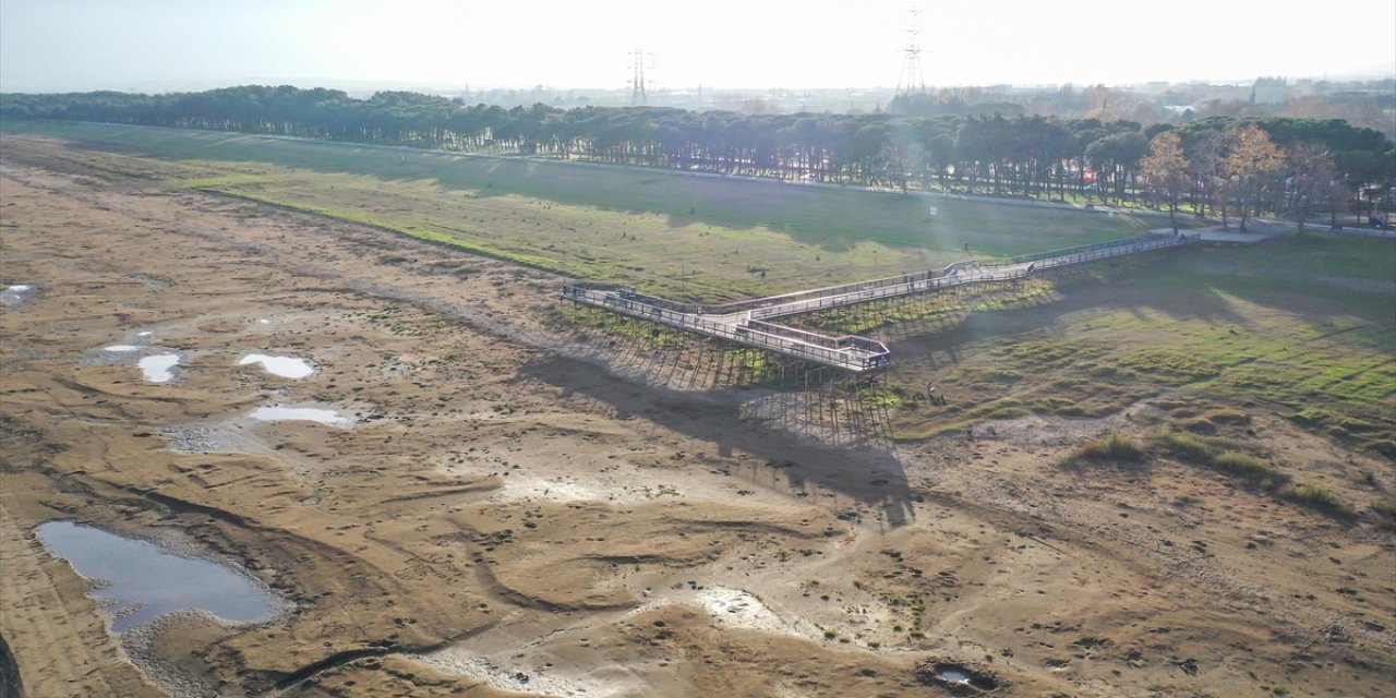 Türkiye'nin Beşinci Büyük Gölündeki Su Çekilmesi Her Geçen Gün Artıyor