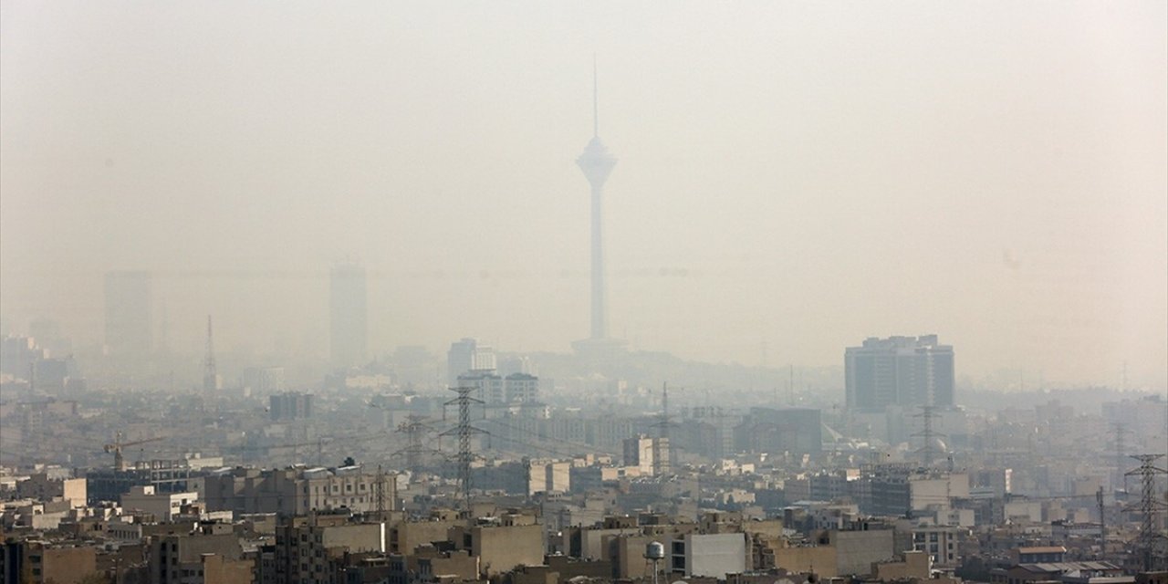 İran'ın Başkenti Tahran'da Hava Kirliliği Nedeniyle Futbol Müsabakaları Ertelendi
