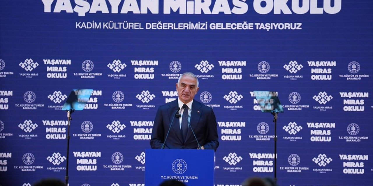 Bakan Ersoy: Yaşayan Miras Okulunu Ankara'da Pilot Olarak Başlatıyoruz