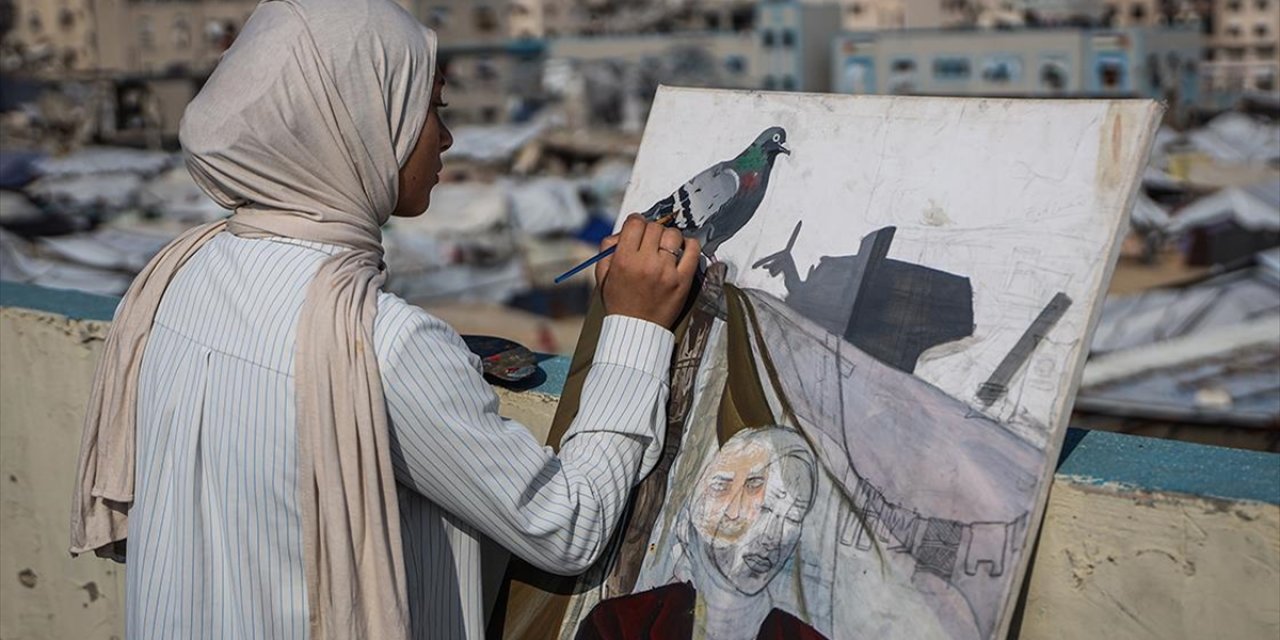 Gazzeli Küçük Ressam Sara, İsrail'in Saldırılarıyla Birlikte Sadece "Yıkım ve Kan" Çizer Oldu
