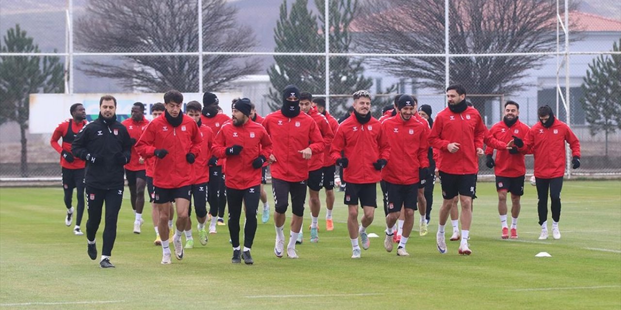 Sivasspor İlk Yarının Son Maçını 3 Puanla Kapatmak İstiyor