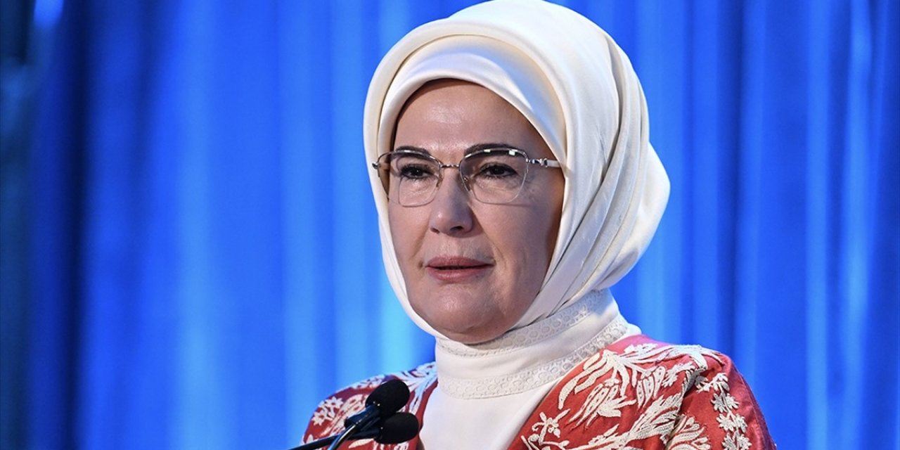 Emine Erdoğan: Bu Mübarek Gecenin, İnsanlığı İyilikte Buluşturmaya Vesile Olmasını Diliyorum