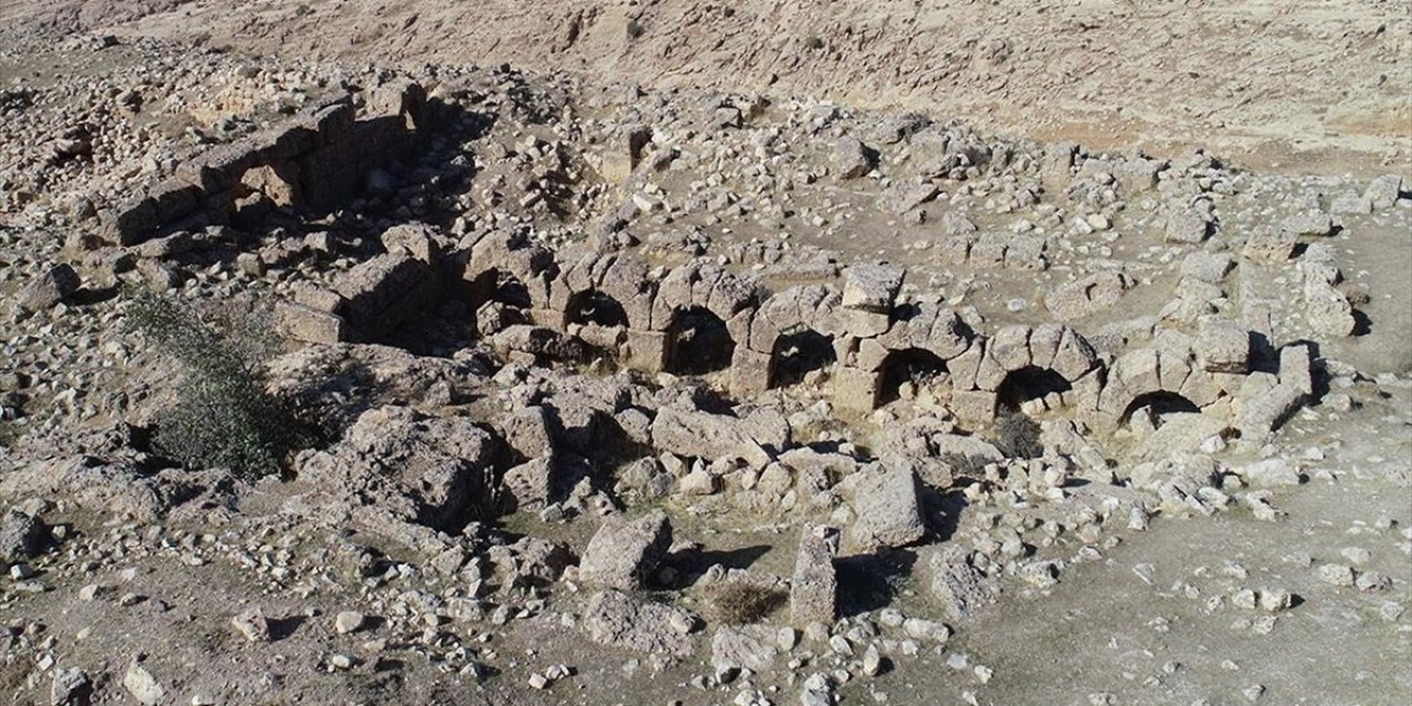 Mardin'deki Rabat Kalesi'nde Arkeolojik Kazı Çalışmaları Başlatıldı