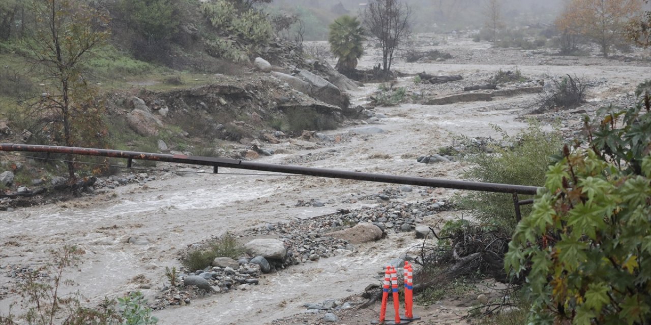 California'da Olumsuz Hava Koşulları Nedeniyle Ölenlerin Sayısı 3'e Yükseldi