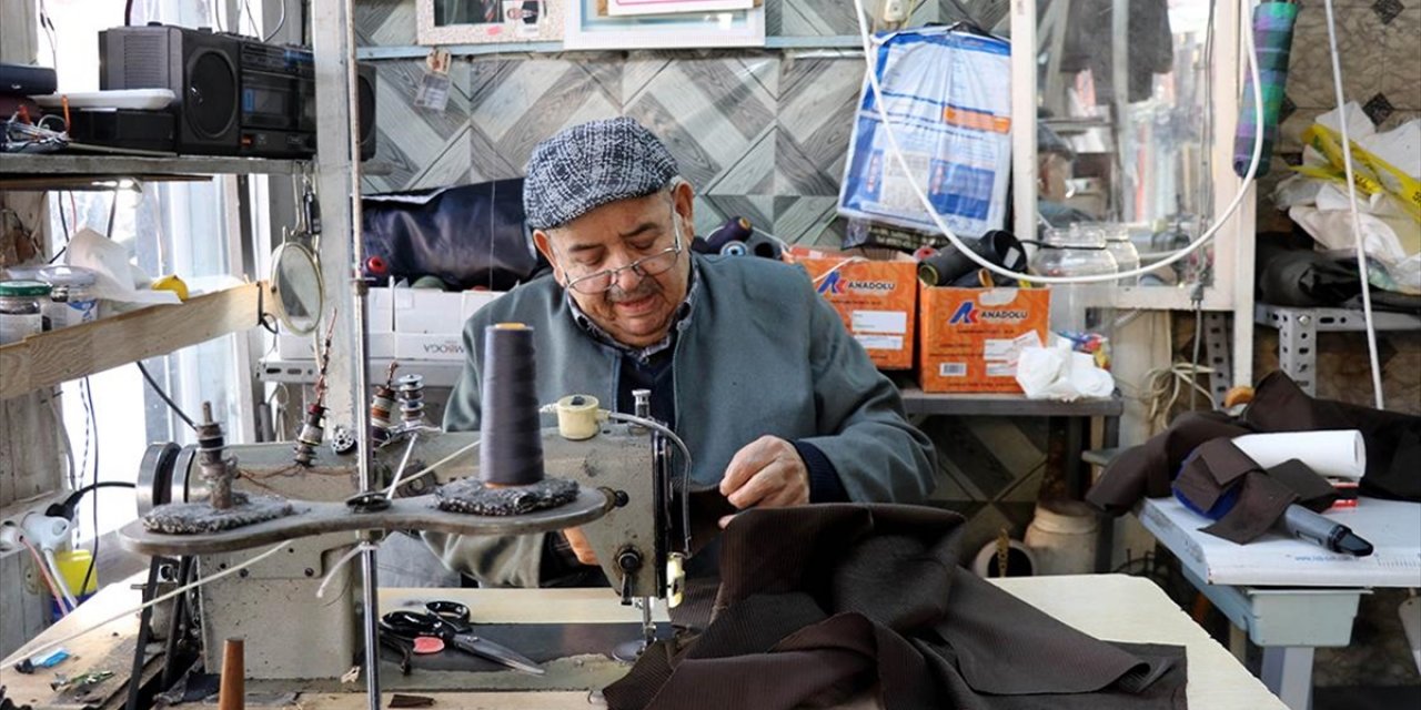 Çocuklarının Israrına Rağmen 78 Yıldır Sürdürdüğü Terzilik Mesleğini Bırakmıyor