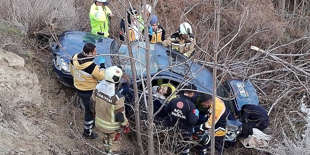 Ankara'da Devrilen Otomobildeki 3 Kişi Öldü