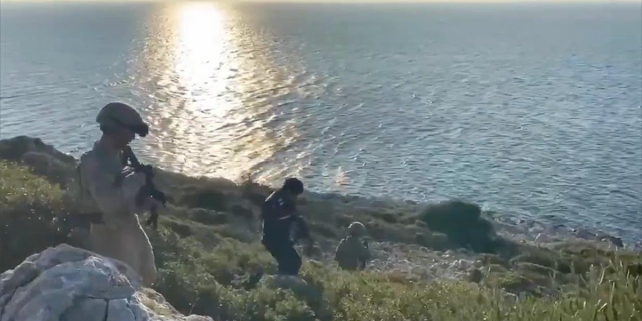 14 İlde Düzenlenen Operasyonlarda 156 Göçmen Kaçakçısı Yakalandı