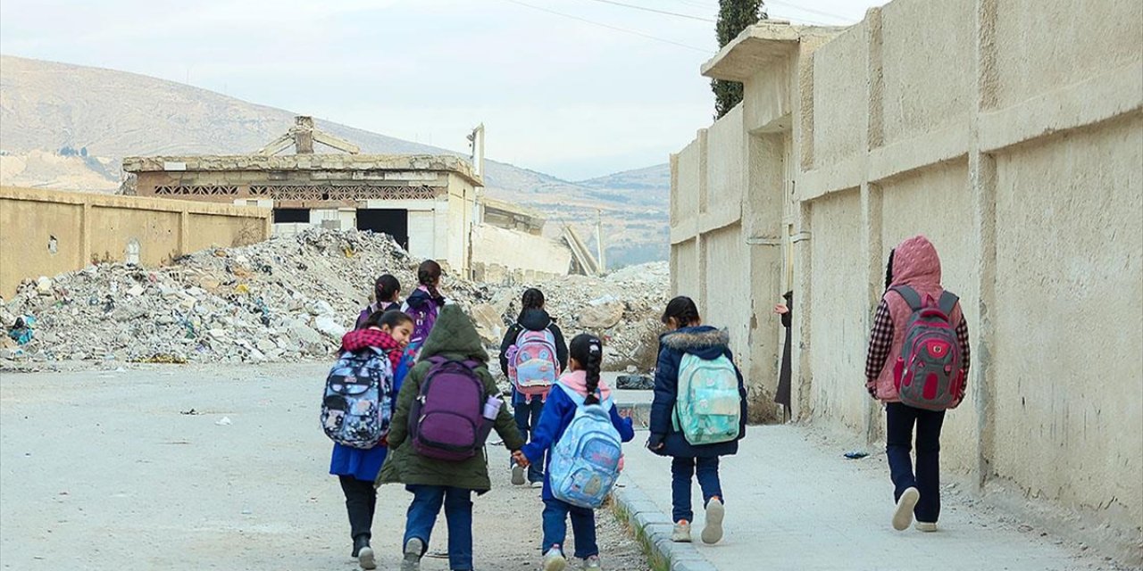 Suriye Eğitim Bakanı: Savaş Nedeni İle 2,4 Milyon Çocuk Eğitimden Mahrum Kaldı