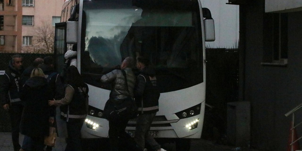 İzmir'de "Kooperatif" Soruşturmasında Gözaltına Alınan 9 Şüpheli Adliyede