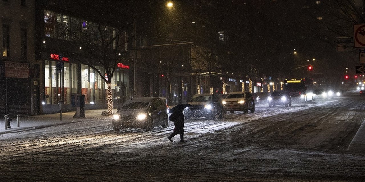 ABD'de Etkili Olan Kar Yağışı Ulaşımı Aksattı ve Hasara Neden Oldu