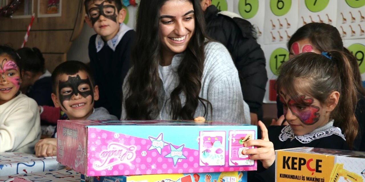 "IC Mutluluk Harekatı" Kırsaldaki Çocukların Yüzünü Güldürüyor