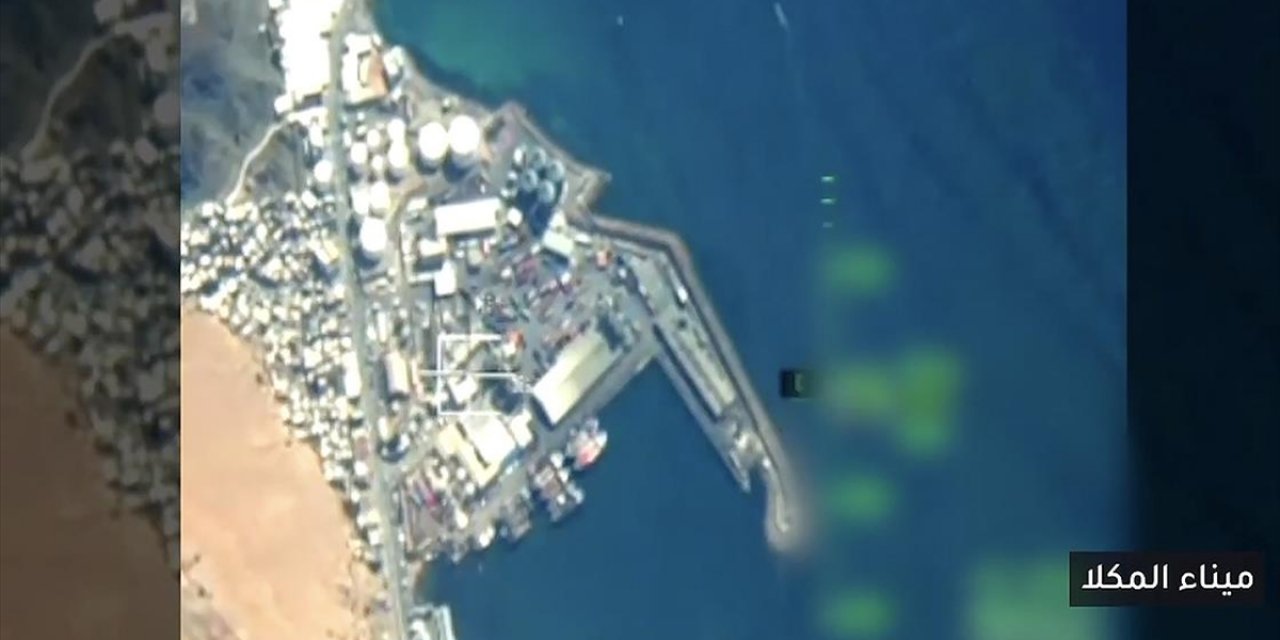 Arap Koalisyonu: Yemen'deki Mukalla Limanı'nda Bazı Silahları ve Savaş Araçlarını Hedef Aldık