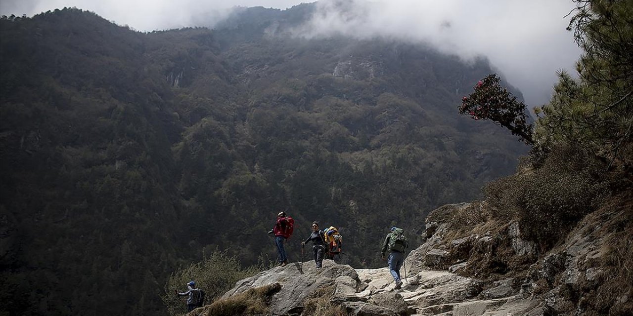 Nepal, Everest'te Çöp Birikmesini Önlemek Amacıyla Kullanılan Uygulamayı Kaldırma Kararı Aldı