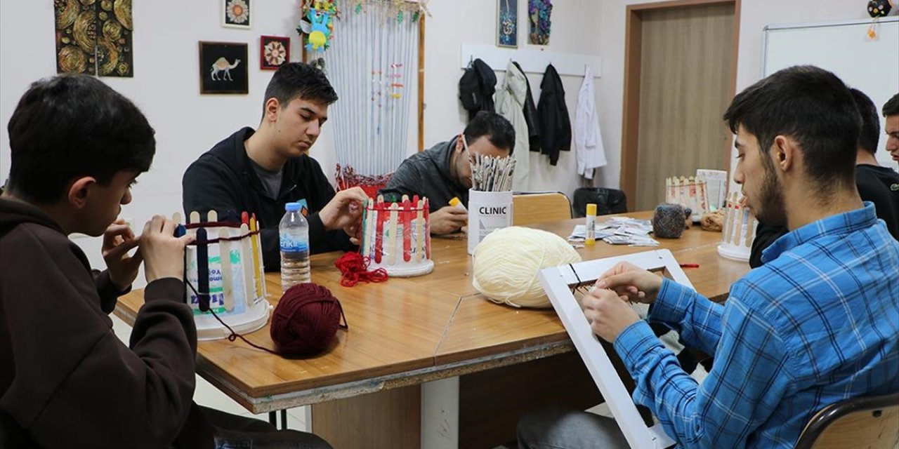 Kilis'te Özel Gereksinimli Bireyler Geri Dönüşümle Üretmenin Mutluluğunu Yaşıyor
