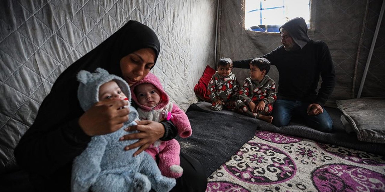 Gazze'de Soykırımdan Sağ Kurtulanlar Bu Kez Çadırlarda Hayatta Kalmanın Savaşını Veriyor