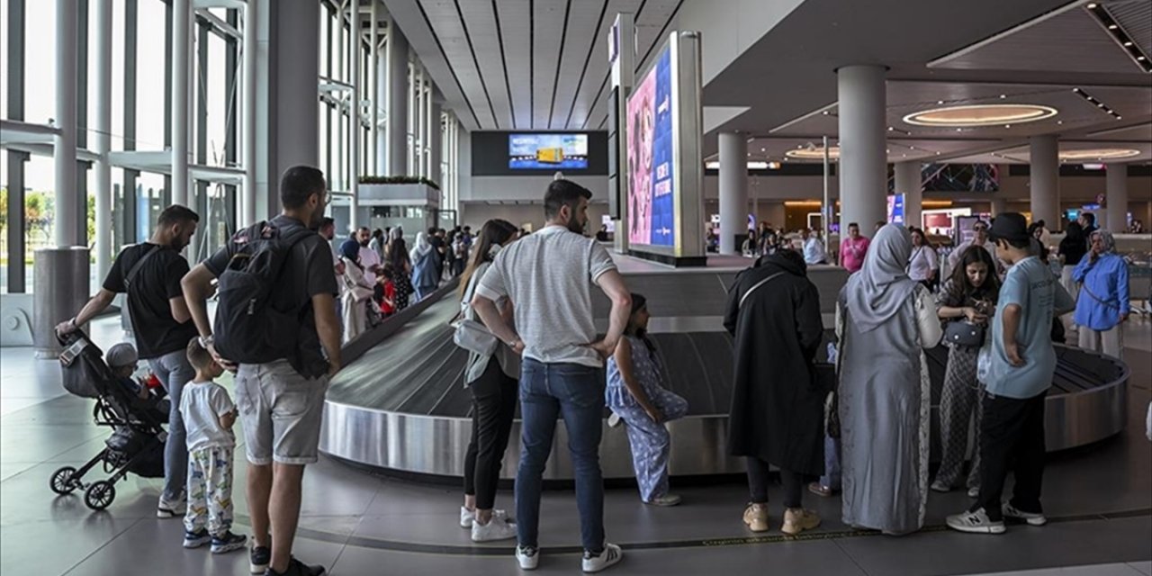 İstanbul'daki Havalimanları 2025'te Yolcu Rekorları Kırdı