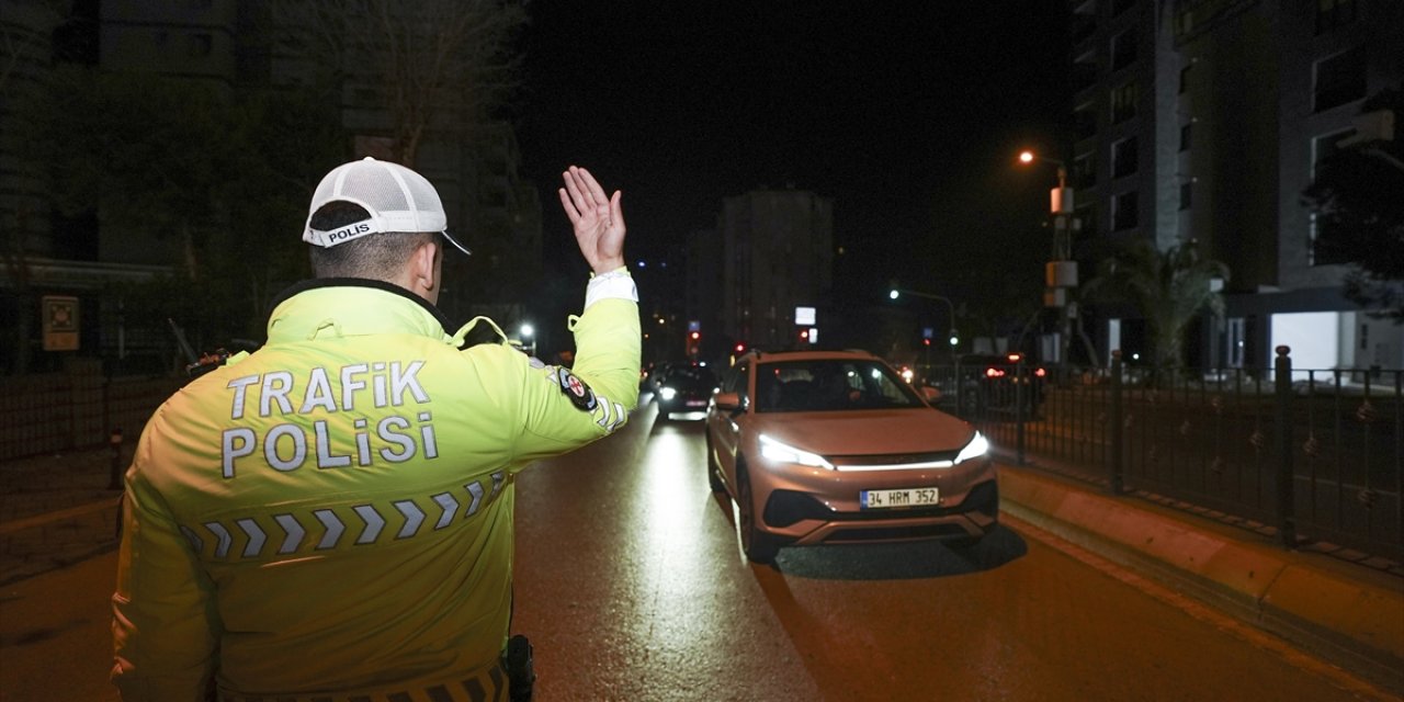 İstanbul Polisi Yeni Yılın Huzurlu ve Güvenli Geçmesi İçin Görev Başında