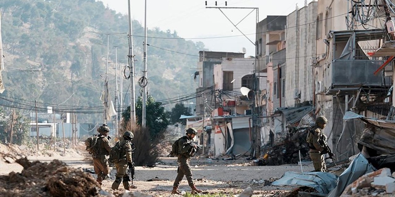 İsrail Ordusu, Batı Şeria'da 4 Filistinliyi Yaraladı, 28 Kişiyi Gözaltına Aldı