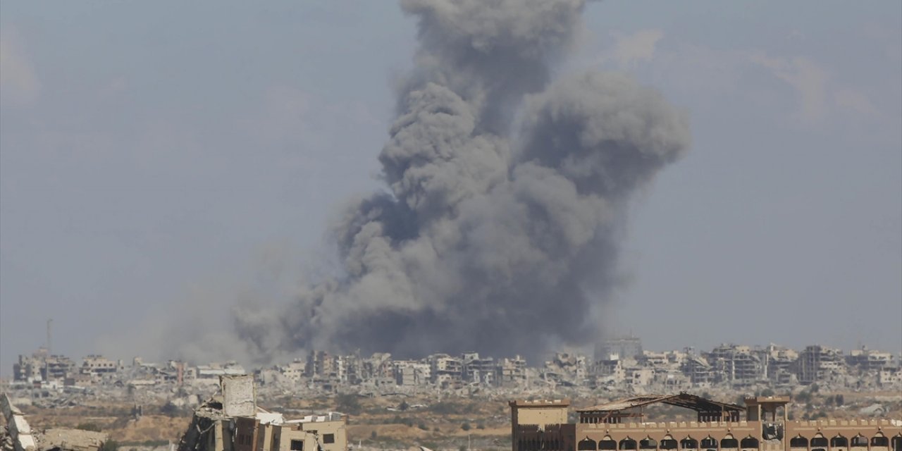 İsrail Gazze’de İşgal Ettiği Bölgeleri Hava Saldırıları ve Topçu Atışlarıyla Hedef Aldı