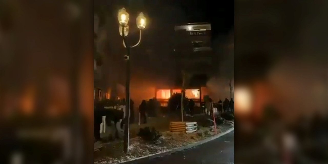 İsviçre'de Kayak Merkezinde Yaşanan Patlamada Onlarca Kişinin Hayatını Kaybettiği Bildirildi