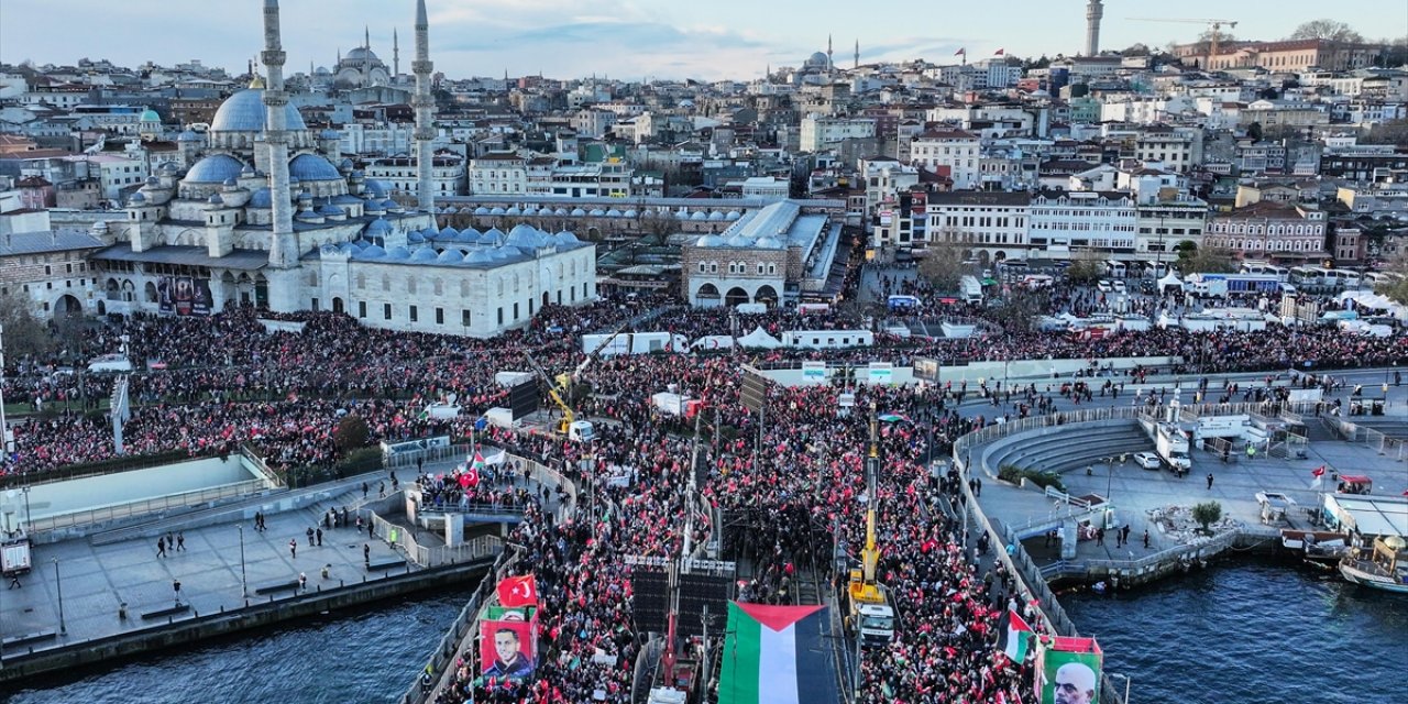 Filistin'e Destek İçin 520 Bin Kişi Galata Köprüsü'nde Buluştu