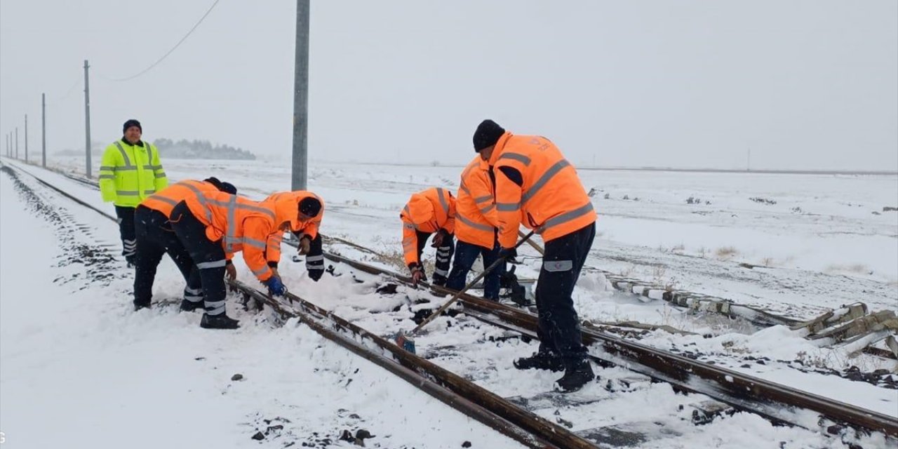 Demir Yollarında Yoğun Kar Mesaisi
