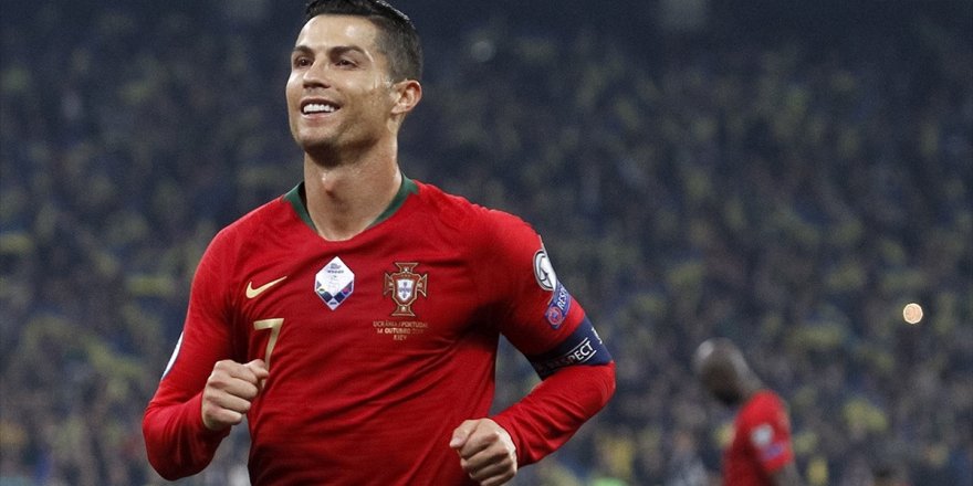 Portekizli Yıldız Futbolcu Cristiano Ronaldo, Milenyum Futboluna Damga Vuruyor