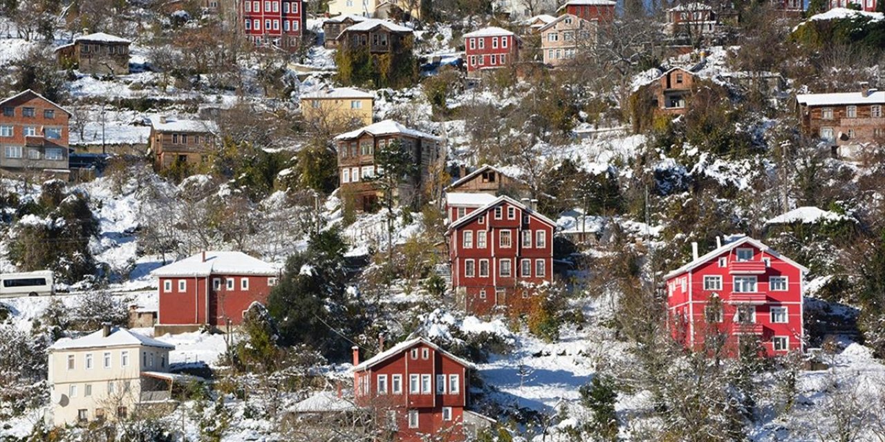 Kastamonu'da Tarihi İnebolu Evleri Karla Kaplandı