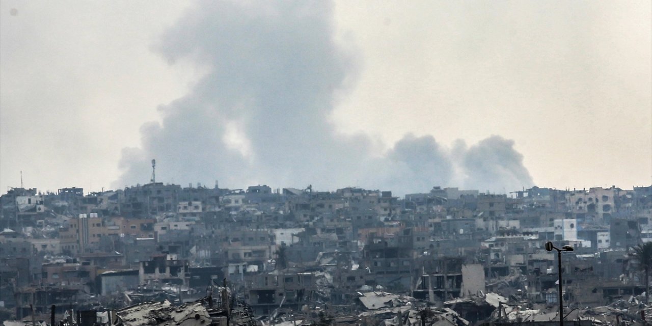 İsrail Ordusu Gazze Şeridi'nin Çeşitli Bölgelerine Saldırılar Düzenledi