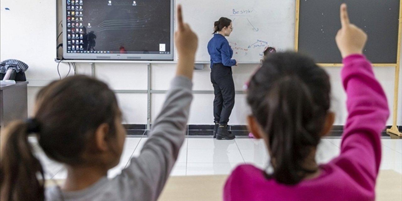 Meclis'e "Öğretmenlerin Yıllık İzni 15-20 Gün Olsun" Talebi